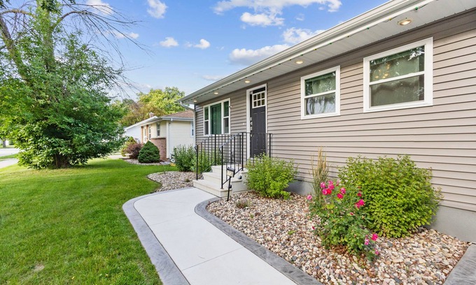 Green Bay House | Cental location, walk to Lambeau, large patio, party garage