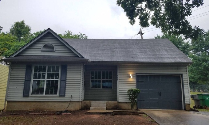Biddleville Cottage | Center city Cottage*Parking garage*Walk to uptown