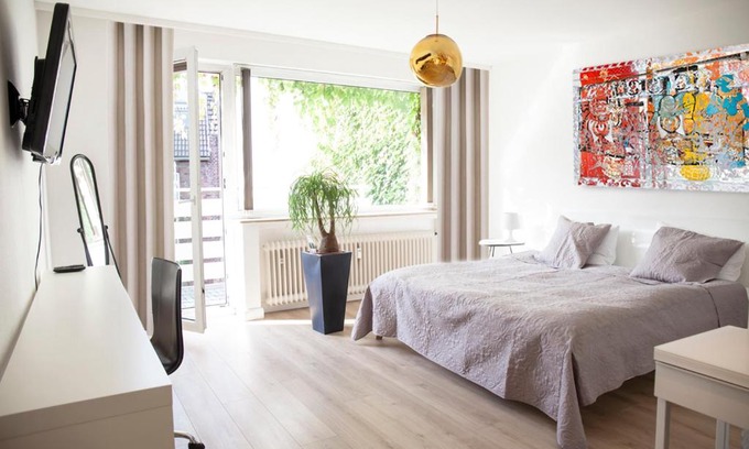 Stadtbezirke 01 Apartment | CENTER STUDIO EXTRA COMFORT luxury double bed kitchen