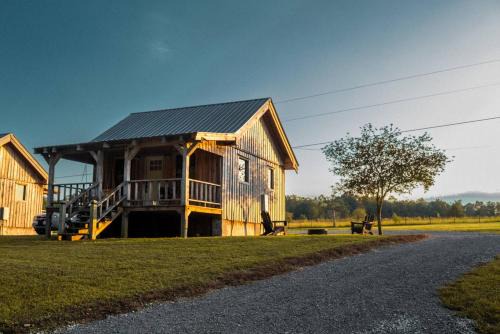 Smithville House | CenterHillLake TinyCabinfor2 PeacefulCountryside Cabin 1