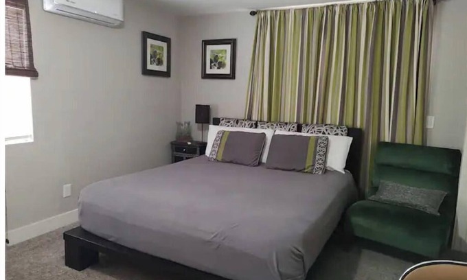 Las Vegas Apartment | Central 1 Bedroom Guesthouse w/Private Bath Ideal for Extended Stays