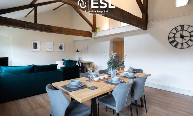 Shrewsbury Apartment | Central 2 Bedroom Apartment with Parking and Overlooking Town Square