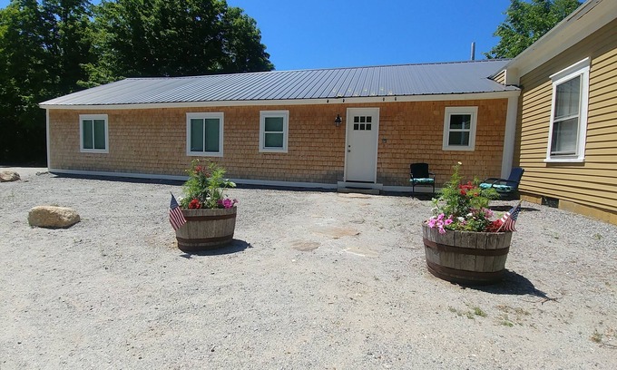 Bradford Apartment | Central A/C and Fast Wifi in the Sunapee Region, one Level 1400sf With 3 BRs