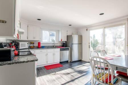 West Chatham House | Central AC Close to Beach Dog Friendly!