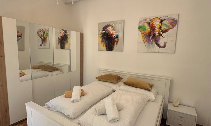 Altlerchenfeld Apartment | Central apartment in Viennese old building
