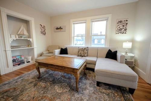 Beverly Apartment | Central Beverly 5 min to Salem