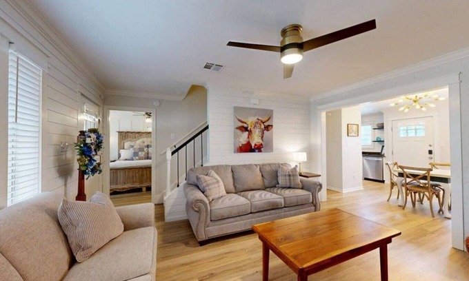 College Station House | Central Charm ~ Aggieland Vacation Rentals
