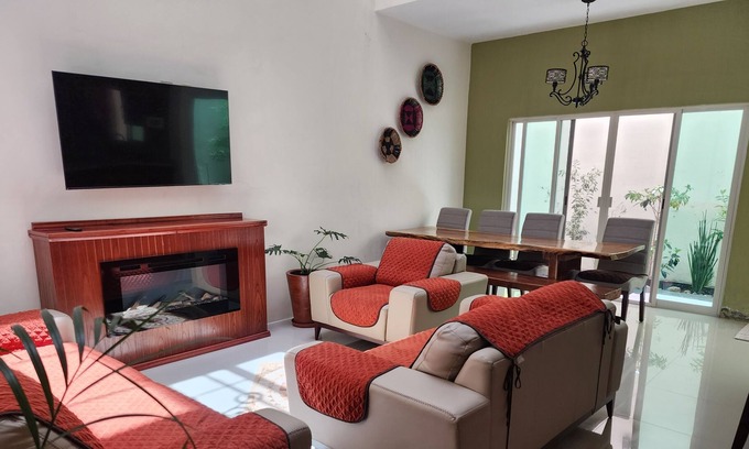 Tamazula de Gordiano House | Central family home / garage & WiFi.