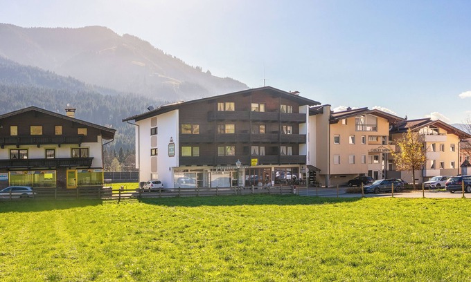 Brixen im Thale Apartment | Central holiday apartment with ski access