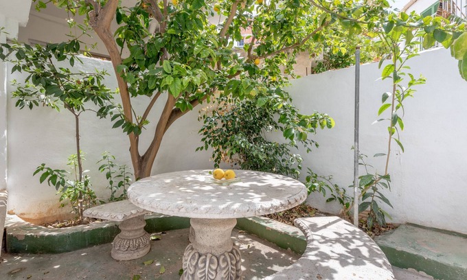 El Arenal House | Central Holiday Home Near the Beach with Wi-Fi and Patio