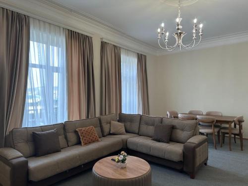 Sheki Apartment | Central ISr Baku apartment by Bakuapart