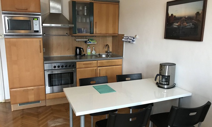 Reinprechtsdorf Apartment | Central located Holiday Flat near Opera House for four persons.