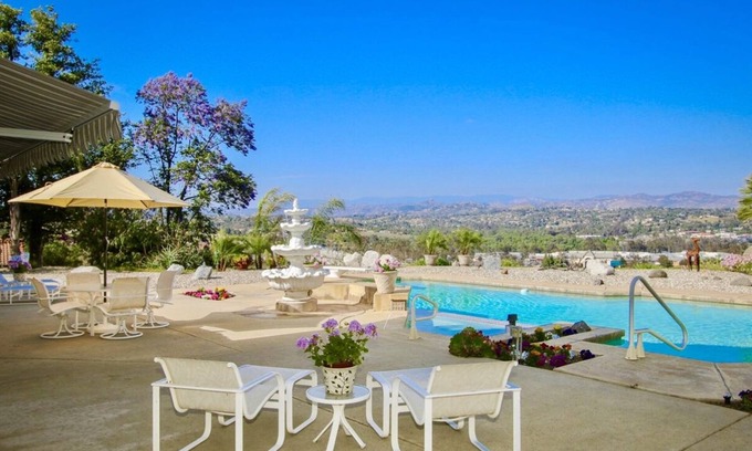 Kit Carson House | Central Location, Spectacular Views, Pool, Hottub