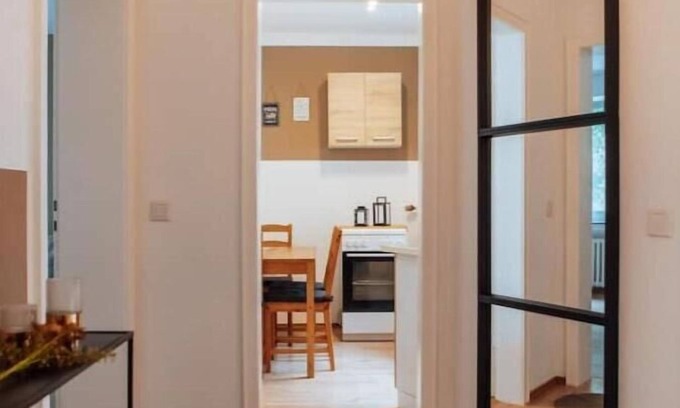 Huttrop Apartment | Central & Modern Wifi Netflix City up to 5 Person