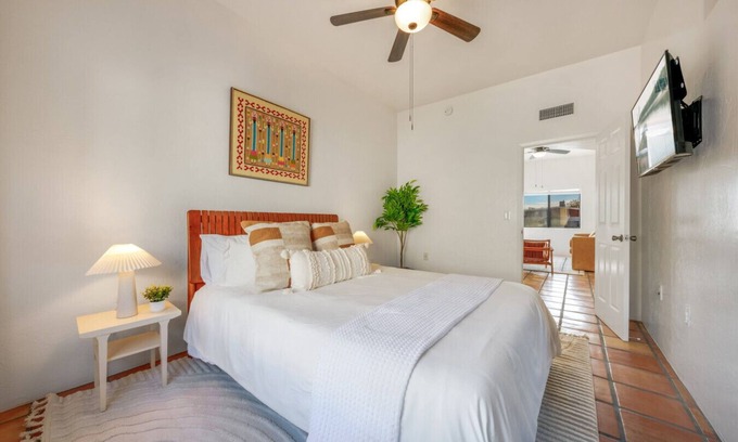 Tucson House | Central & Quiet/2 BR 1.5 BA/Near Alvernon Park