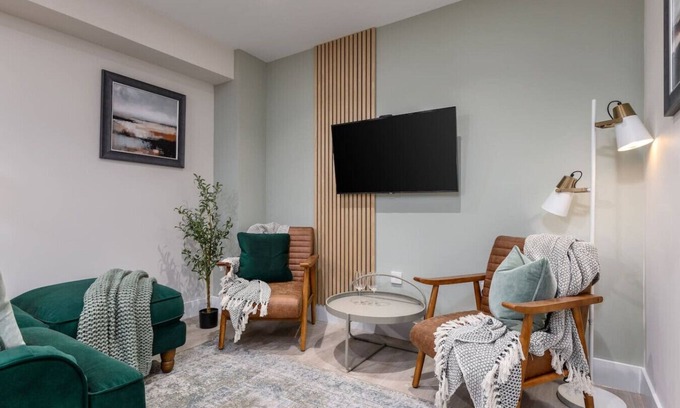 Stirling Condo | Central Stirling City Escape