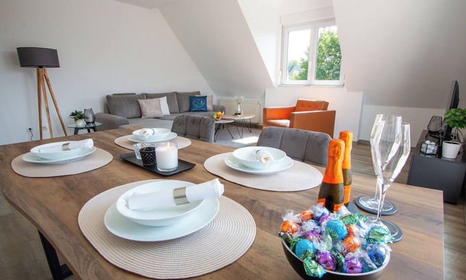 Korbecke Apartment | Central, stylish and modern holiday apartment with balcony and box-spring beds