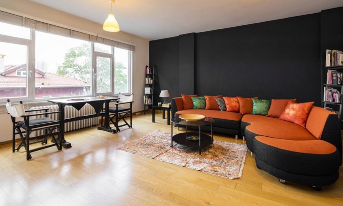 Gayrettepe Apartment | Central Stylish House in Gayrettepe