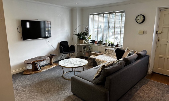 Westbourne House | Central townhouse house - 8 min walk to the Beach