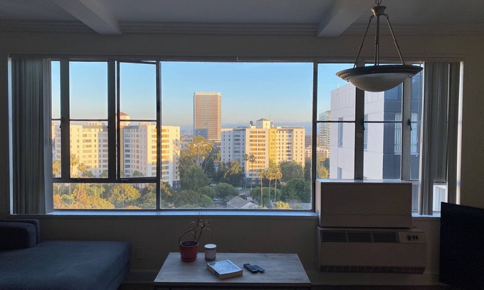 La Brea Apartment | Centrally located apartment. Gated community.