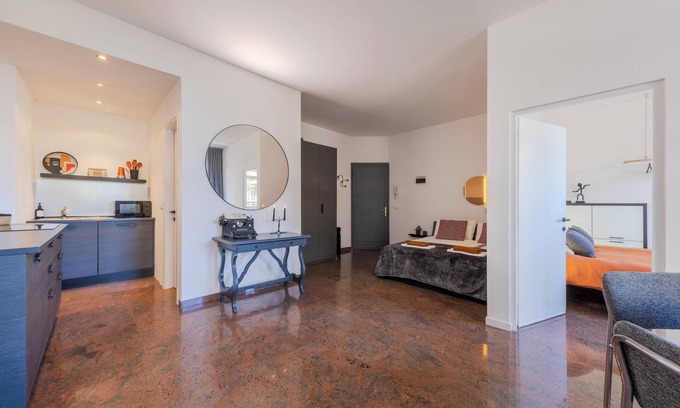 Old Town Apartment | Centrally Located Apartment for 4 People, 1 Minute from the Beach