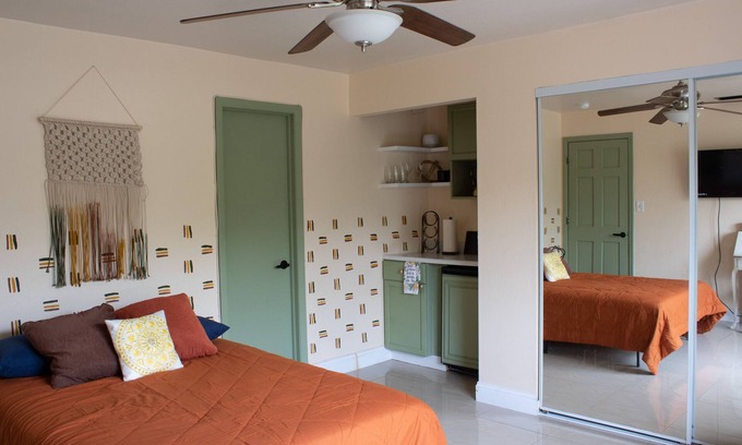 Golden Gate House | Centrally Located Boho Private BdR - 7 mi to beach