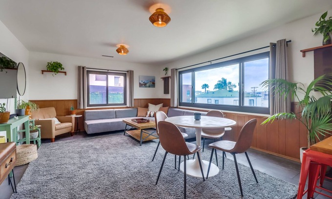 Little Italy House | Centrally Located Little Italy Bayview House