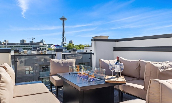 Lower Queen Anne House | Centrally located, modern Seattle townhome breathtaking SpaceNeedle views!