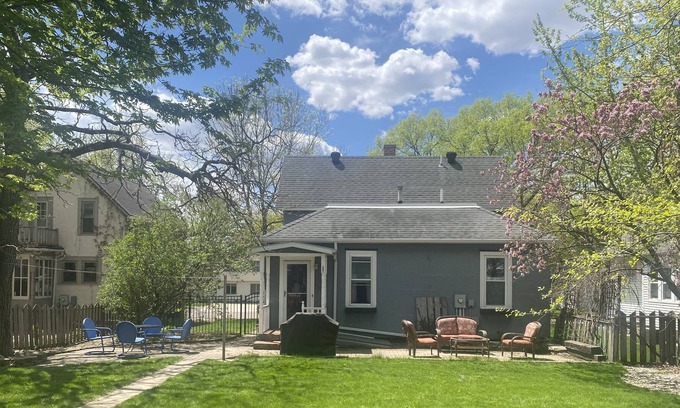 New Ulm House | ⭐️ Centrally located near shops, MLC and Turner ⭐️