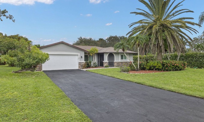 Willoughby Acres House | Centrally Located Pool Home in Willoughby Acres