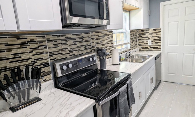 Sandalwood House | Centrally Located zipcode 32246, close to St Johns town center, and the beaches.