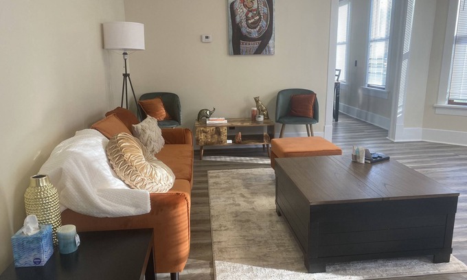 Mount Vernon House | Centrally located and close to I-64, I-57, Hwy. 15, and Hwy. 148