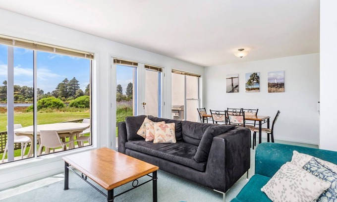 Port Fairy House | Centrally located with river views