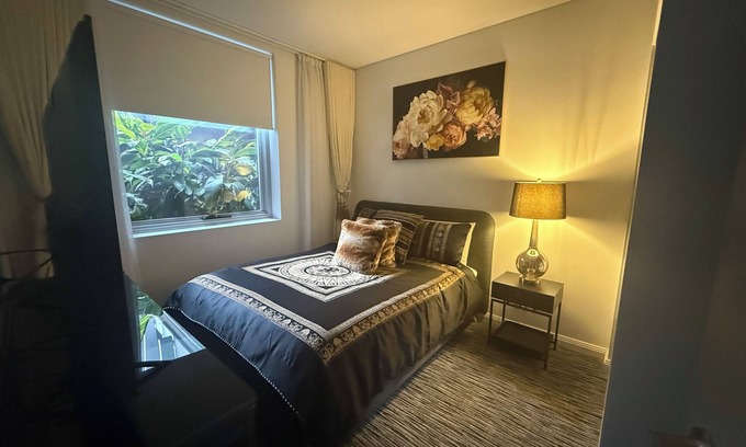 Waterloo Apartment | Centre of town