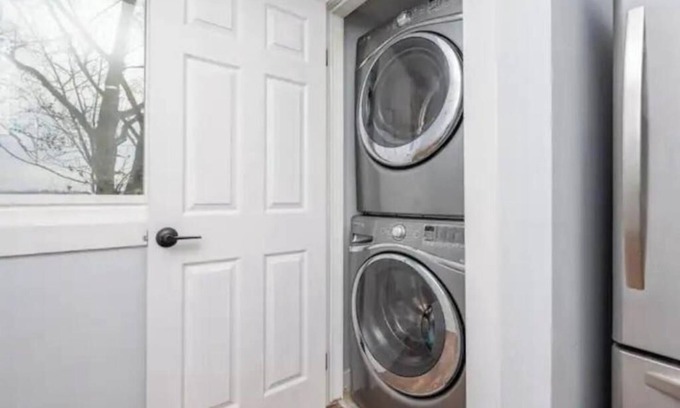 Highland Park House | CentreStreet-cozy 1bedroomSuite & Centre street 2bed upper suite - 4408