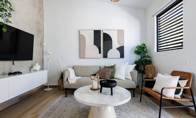 Eleanor Roosevelt House | Centric Boho Haven in Hato Rey | Unit 2