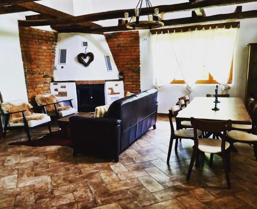 Vaideeni House | Cerdacul din livada - Șura Bunicilor