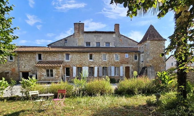 Vicq-d'Auribat Bed & Breakfast | Château Arche d'Aure