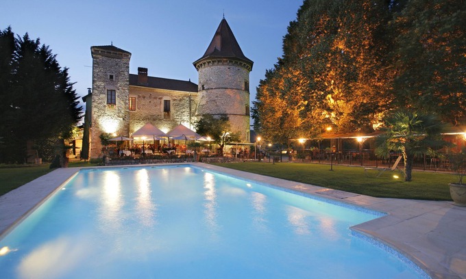 Vignieu Hotel | Château Chapeau Cornu
