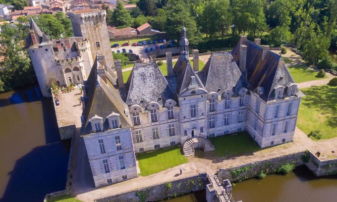 Saint-Loup-Lamaire House | Château de Saint Loup