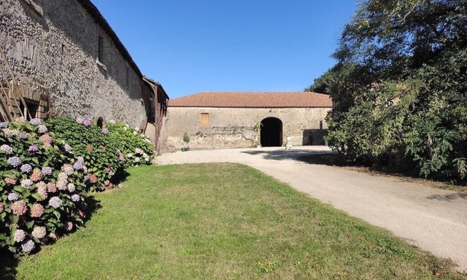 Mouchamps House | Château du Parc Soubise - Gîte Saubonne