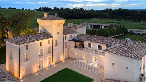 Bommes Hotel | Château Lafaurie-Peyraguey Hôtel & Restaurant LALIQUE