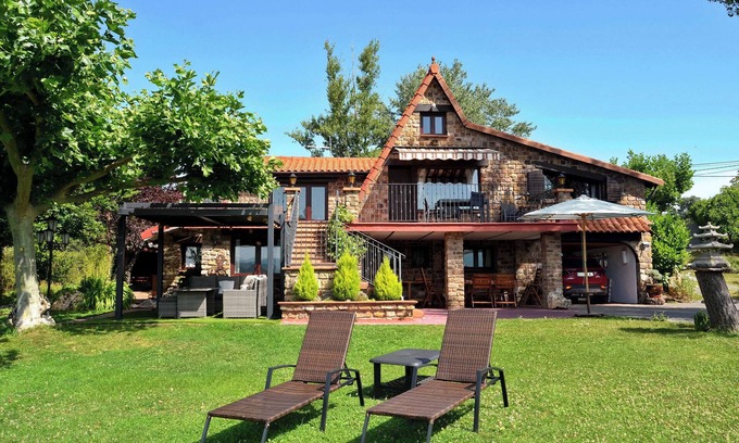 Nieva de Cameros Ski Chalet | Chalét Rural Exclusivo a pie del Pantano de El Rasillo