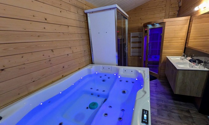 Fougerolles-Saint-Valbert Cottage | Chalet with Spa & Sauna, Pets Allowed, Vosges Retreat