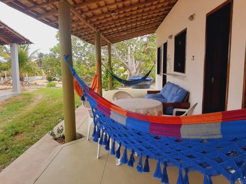 Pacatuba House | CHALE PERTO DA PRAIA COM DUAS SUITES E VARANDAO