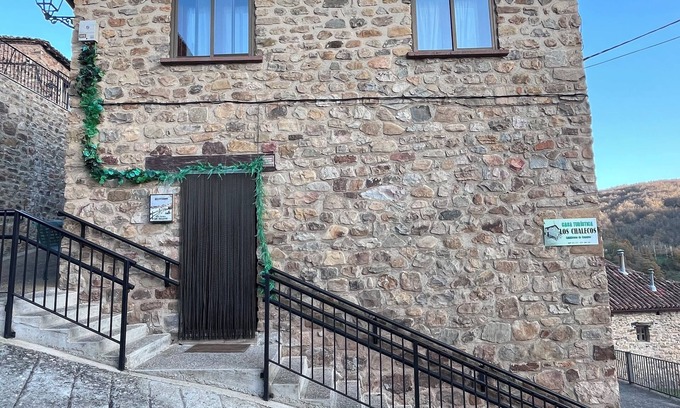 Lumbreras Cottage | Chaleco tourist house in Sierra Cebollera with private terrace.