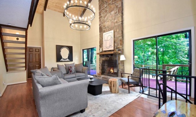Beech Mountain Ski Chalet | Chalet About at 4366 ft Elevation|Sleeps 10|Pet-Friendly Retreat