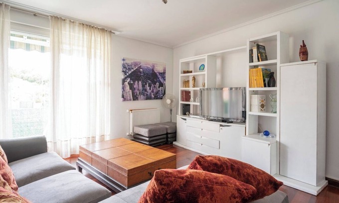 Castro Urdiales Apartment | Chalet adosado con piscina terraza y garaje