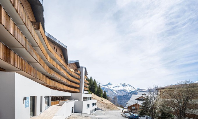 Huez Apartment | Chalet Apartment in Auris with Scenic Views