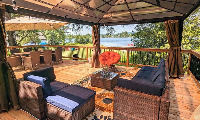 Saint-Andre-Avellin Cottage | Chalet Belle Vue - 4 Season - Water front